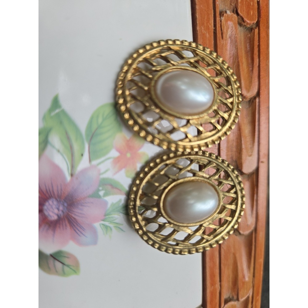Vintage OVAL Faux PEARL Gold Tone Metal Patterned EARRINGS